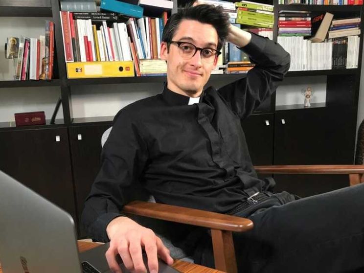 Don Ravagnani, spot social e critiche: cosa conta per un don e per la Chiesa