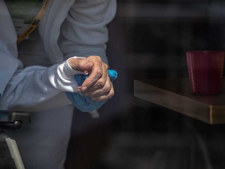I piccoli gesti che rallentano l’Alzheimer e aiutano le famiglie