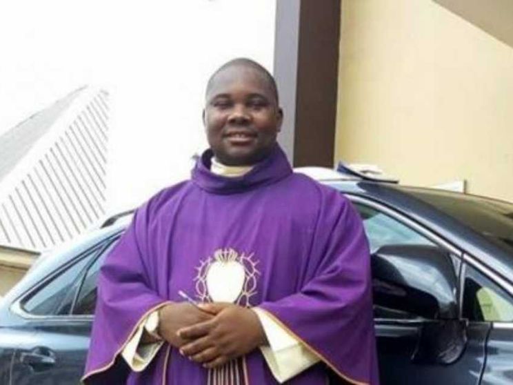 Agguato a un sacerdote nel sud della Nigeria, c'è una taglia sugli assassini