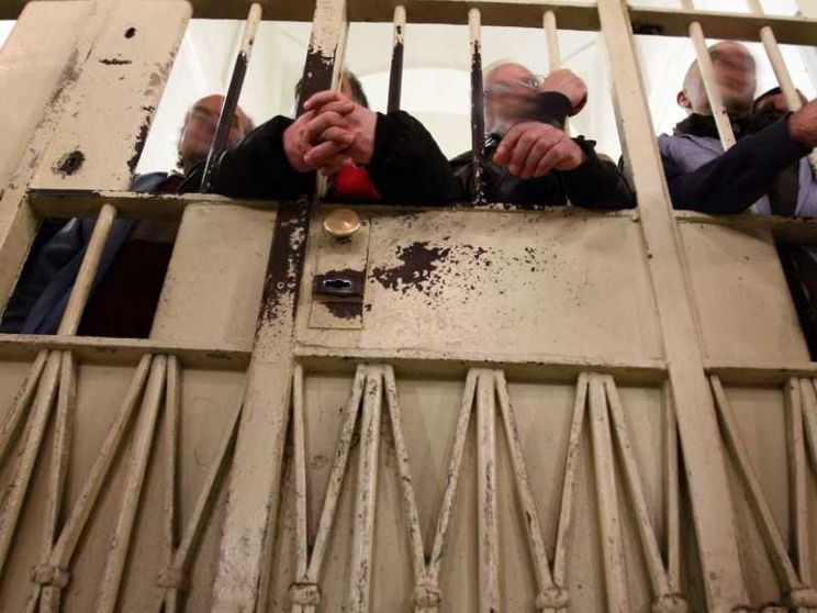 È in corso una bufera a Pavia per i preservativi in carcere