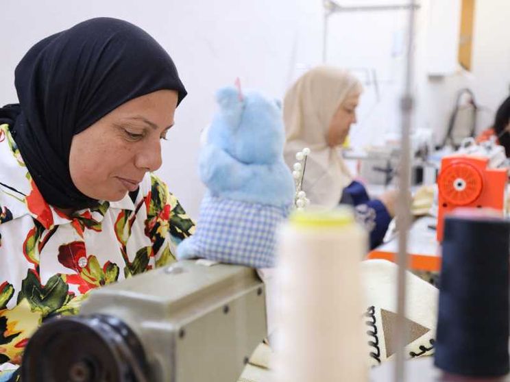 Cucire speranze in Tunisia: «Così noi artigiane possiamo ripartire»