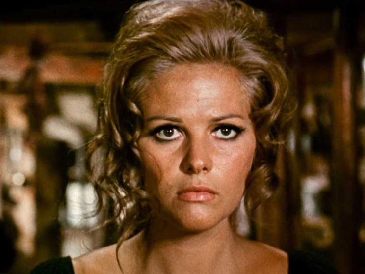 Quella valigia piena di personaggi che si è portata via Claudia Cardinale