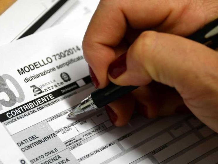 I migranti portano 4,6 miliardi nelle casse dello Stato. Ricevono molto meno