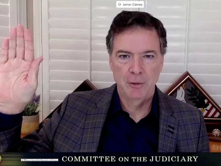 Incriminato l'ex capo del Fbi che indagò sul Russiagate. E Trump esulta