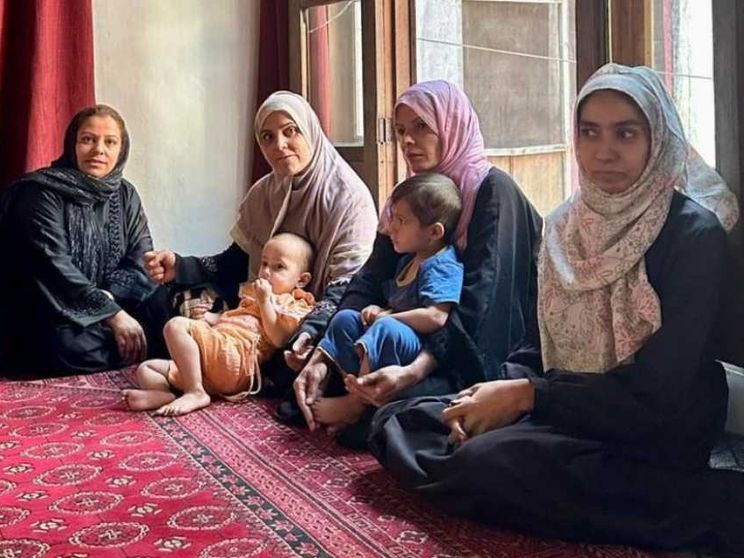 Sarte, ricamatrici, fornaie: così le afghane resistono alla segregazione