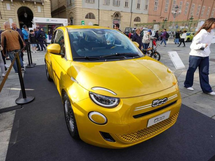 La "Torino" a Torino: Fiat lancia la nuova 500 Hybrid