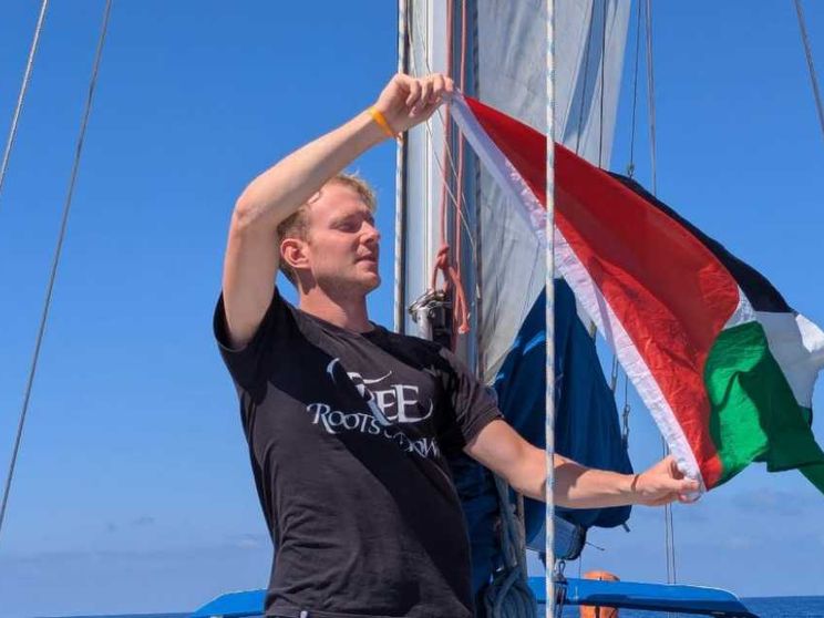 L'attivista dalla Flottilla: «Qui per fare la differenza, non reagiremo»