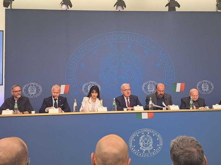 San Francesco unisce la politica. Mantovano: «Ora nessuno se ne appropri»