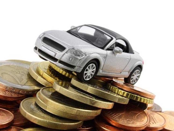 Gli italiani e l'auto: ecco perchè sta diventando un lusso per pochi