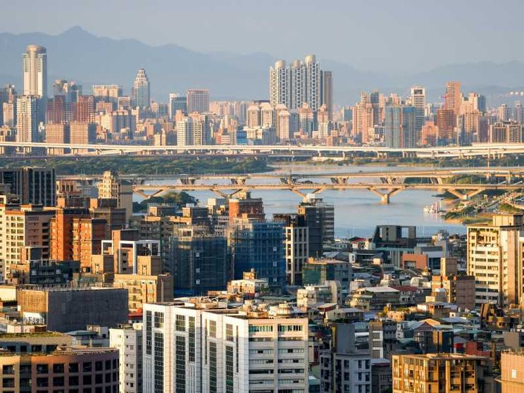 La foresta di grattacieli di Taipei, la capitale di Taiwan