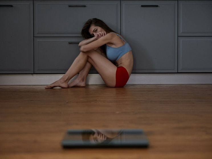 «Mia figlia rifiuta di venire a tavola». Quando e perché chiedere aiuto