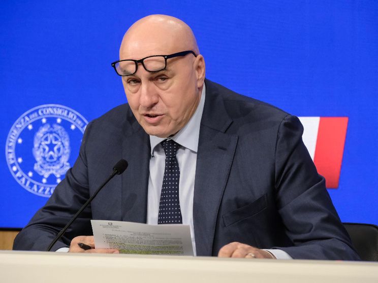 Crosetto operato al Gemelli-Isola Tiberina, sta bene