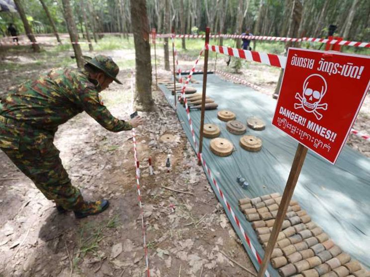 Myanmar, la morte cala dal cielo: strage di bambini
