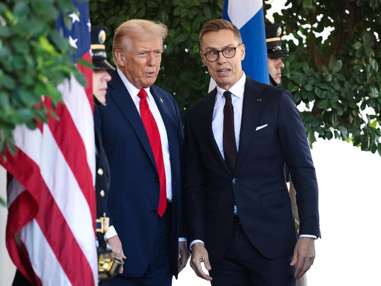 Trump: la Spagna dovrebbe essere espulsa dalla Nato