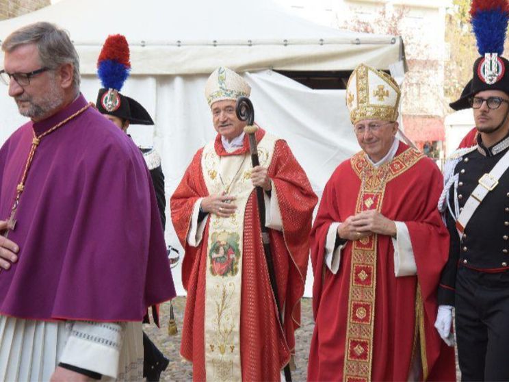 La festa patronale di San Donnino a Fidenza da sinistra il vescovo emerito di Ferrara-Comacchio Andrea Turazzi e il vescovo di Fidenza Ovidio Vezzoli (Diocesi di Fidenza)