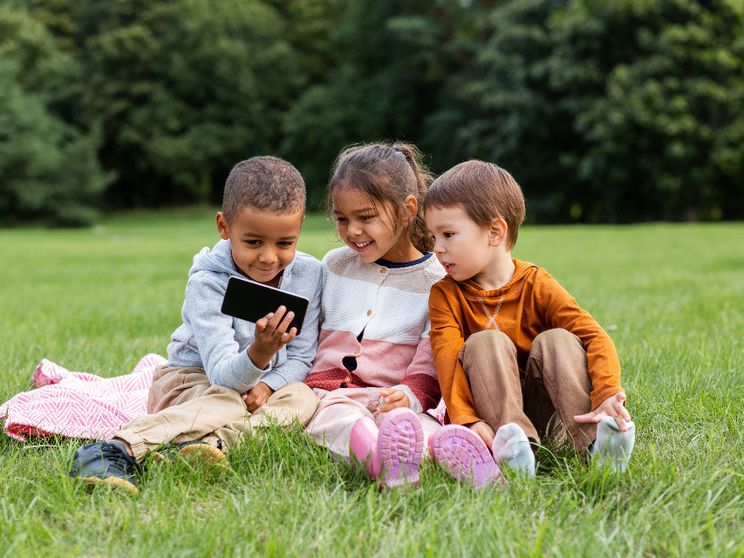 Sì al divieto di social ai ragazzi. Si faccia come col fumo