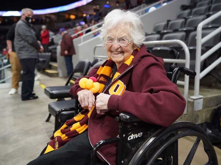 Addio a Sister Jean, icona del basket statunitense
