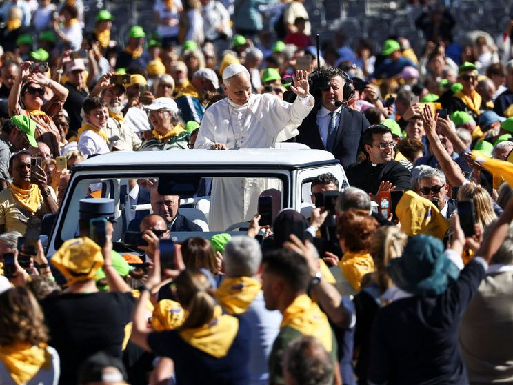 Il Papa e il dramma licenziamenti: sia garantito il lavoro. «La Chiesa stia presso le fabbriche»