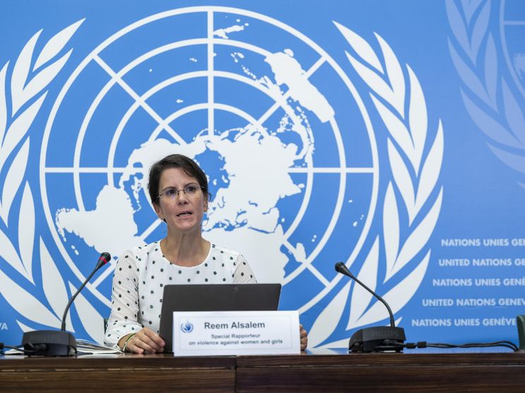 «Le donne non sono incubatrici umane, la maternità surrogata è violenza»