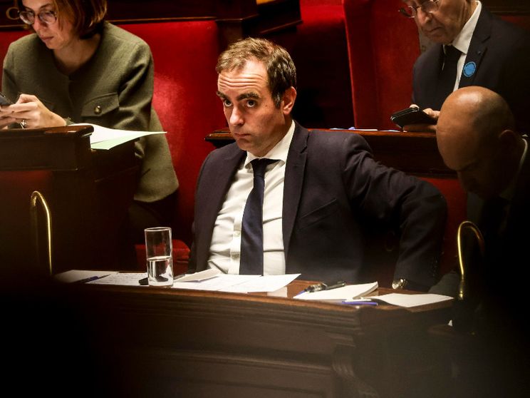 Francia, Lecornu: riforma pensioni solo dopo presidenziali