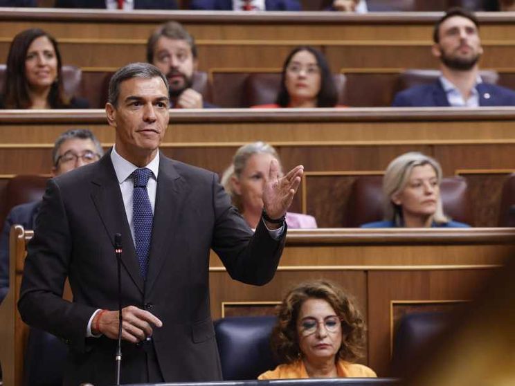 Spagna, il “diritto di aborto” in Costituzione? Sanchez si gioca tutto
