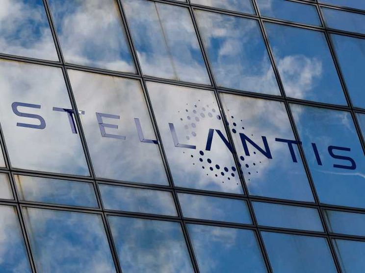 Stellantis investe 13 miliardi negli Usa. Ma in Italia la produzione crolla