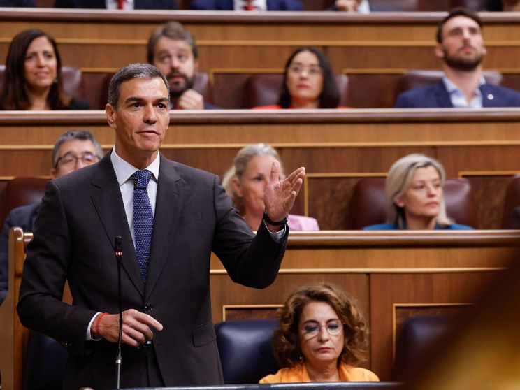 Spagna, il “diritto di aborto” in Costituzione? Sanchez si gioca tutto