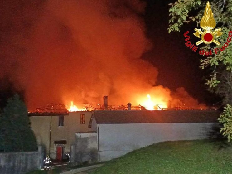 Come l'intera comunità s'è mobilitata per le monache dopo il rogo alla Bernaga