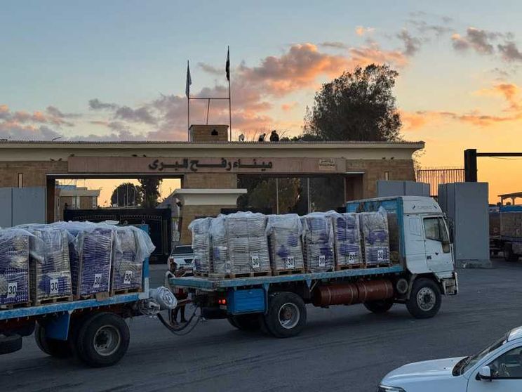 Camion di aiuti umanitari al valico di Rafah