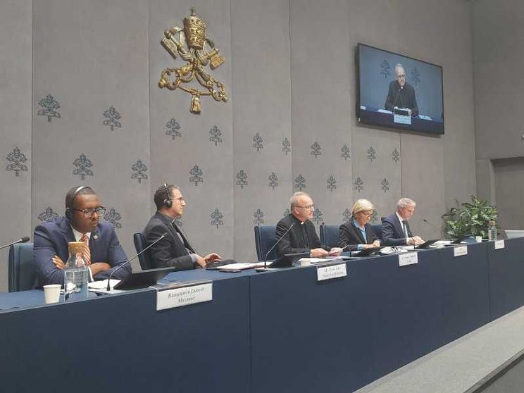 Un momento della conferenza stampa di presentazione del Report annuale della Pontificia Commissione per la tutela dei minori in Sala Stampa vaticana