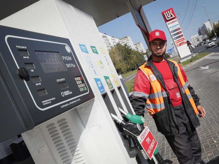 Se il prezzo della benzina può azzoppare lo zar più della guerra