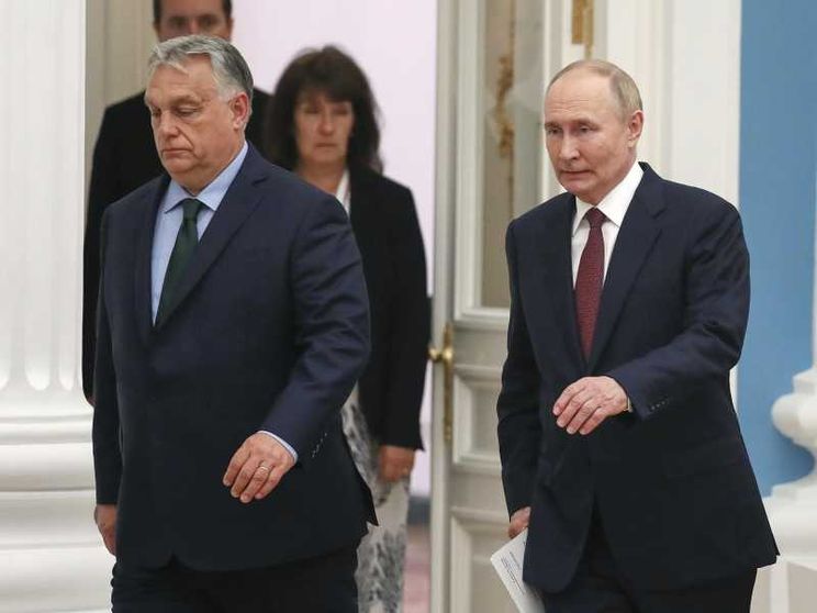 Zar Putin alla corte di Orbán, lo "schiaffo" all'Ue