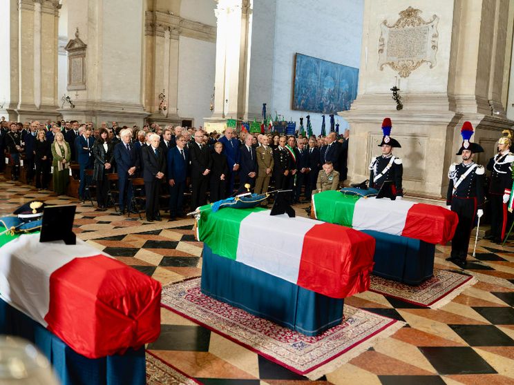 «Hanno servito il bene comune». L'ultimo omaggio ai carabinieri