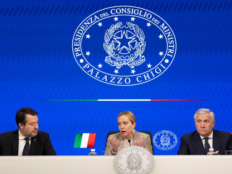 Una foto, tre leader e (solo) due domande