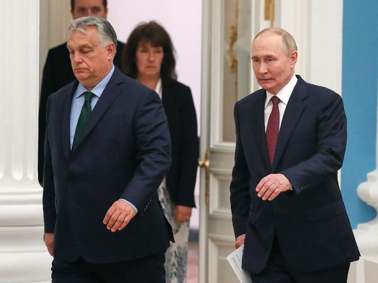 Zar Putin alla corte di Orbán, lo "schiaffo" all'Ue