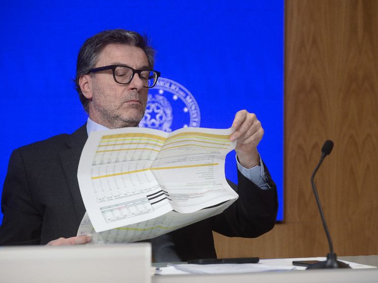 Meno Irpef, segnali alle imprese: la manovra spiegata a capitoli