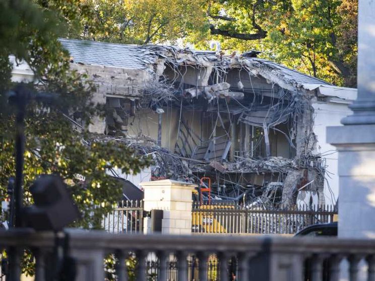 Demolita un’ala della Casa Bianca: nascerà la sala da ballo di Trump