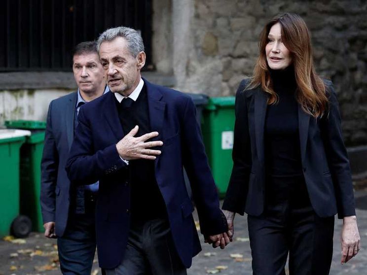 Sarkozy è entrato in  carcere: «La verità trionferà»