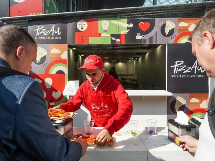 PizzAut a Parigi: come l'inclusione è arrivata a conquistare l'Europa