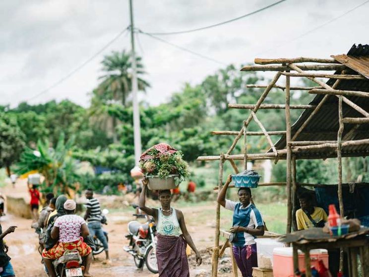 Auto, pannelli solari, macchinari: in Africa la Cina scalza l’Occidente