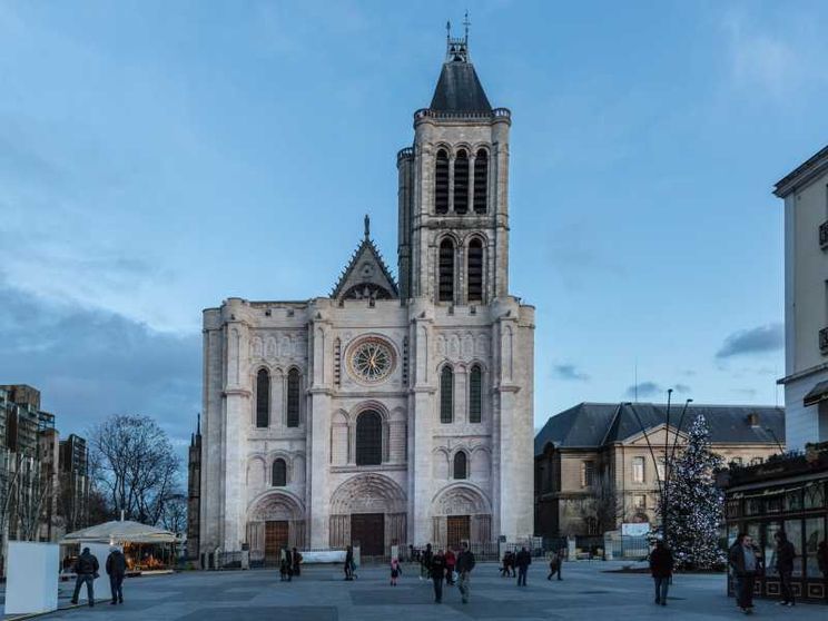 Così, con la luce della pietra, Saint-Denis infiammò l’Europa