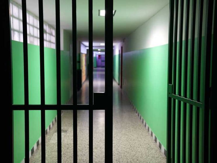 Le accuse a don Rigoldi e don Burgio sul Beccaria. «Non c'è nessun avviso»