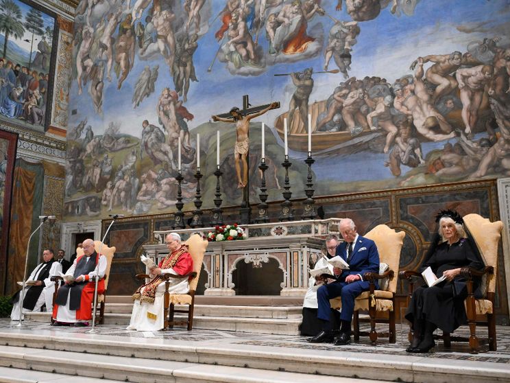 Nella Cappella Sistina la storica preghiera comune con papa Leone XIV e il re d'Inghilterra, Carlo III, dopo 500 anni dallo scisma anglicano / VATICAN MEDIA