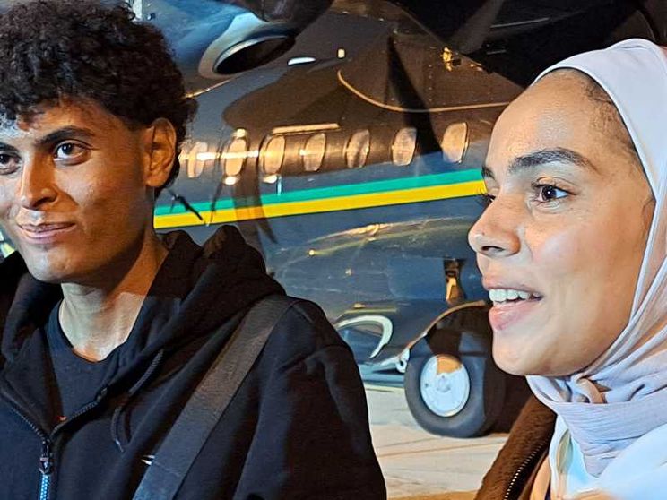 Due ragazzi provenienti da Gaza appena sbarcati dall'aereo che li ha portati in Italia