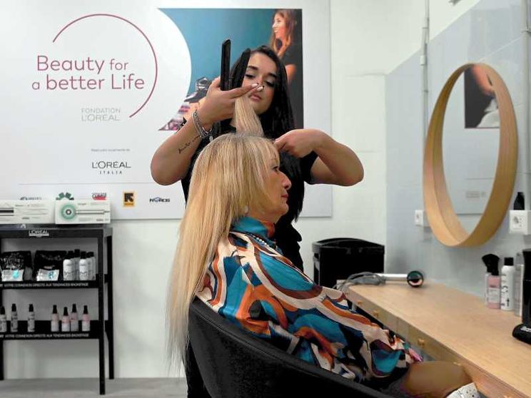 A Milano il primo salone solidale di bellezza per gli invisibili