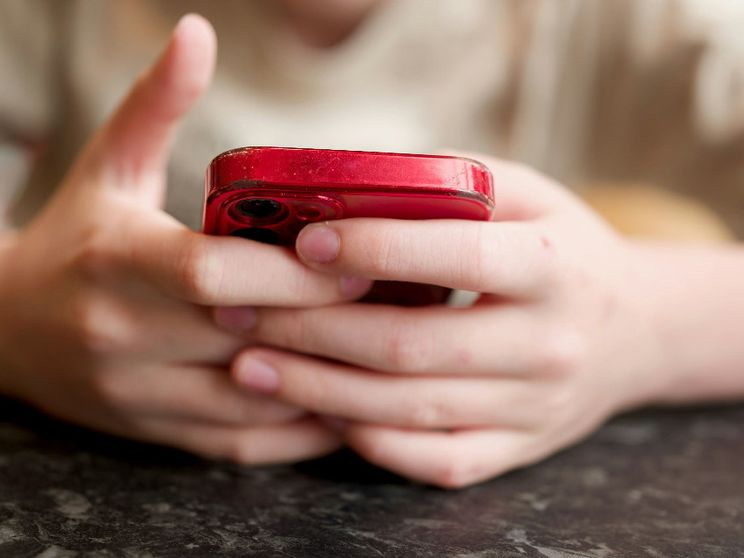 Si è aperto un dibattito europeo sulla «maggiore età digitale»