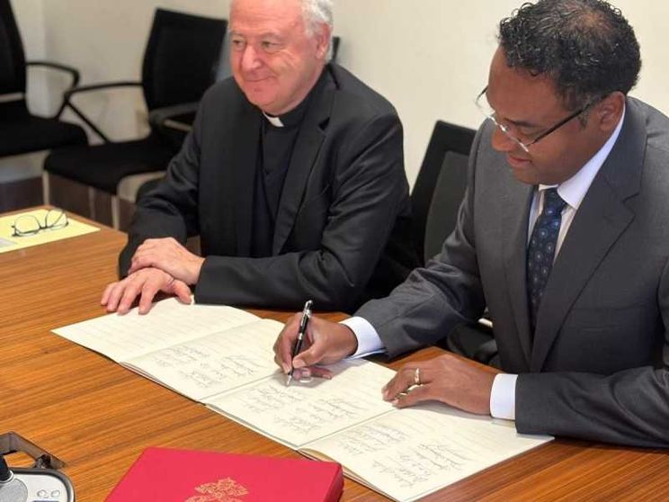 Anche Salesforce firma il patto per l’IA etica