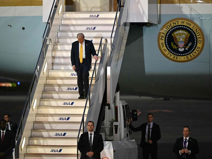 Il presidente Usa Donald Trump sbarca in Giappone