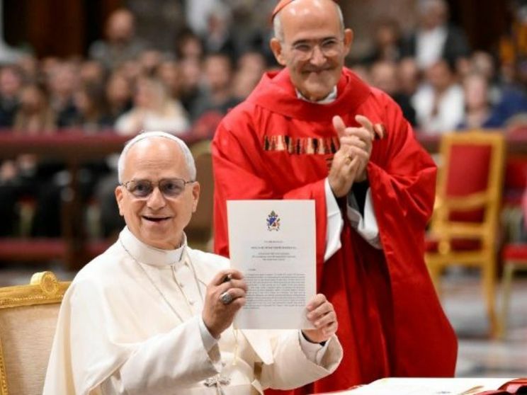 Il Papa dopo la firma del documento sull'educazione