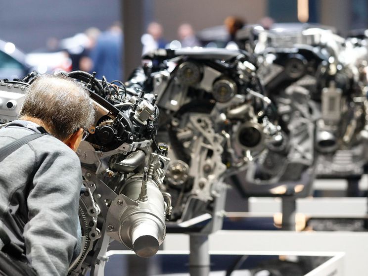 L'automobile dà i numeri: scopriamo cosa le accadrà da qui al 2030